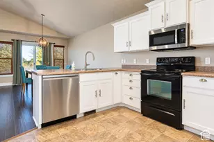 5504 W Chantry Dr S, West Valley, UT 84120 - Photo 13