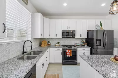 1555 W Parkview Dr, Syracuse, UT 84075 - Photo 9