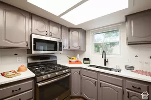 60 S 1250 W, Clearfield, UT 84015 - Photo 9