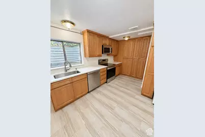 1806 E 9800 S, Sandy, UT 84092 - Photo 11