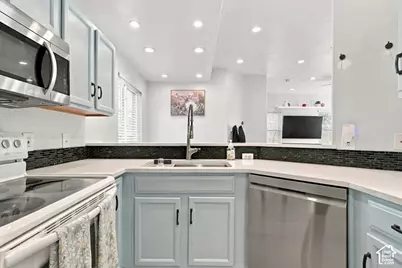 12649 S Diamondback Dr, Riverton, UT 84096 - Photo 9