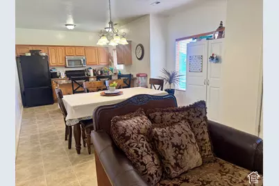 422 E 500 S #UNIT E, Vernal, UT 84078 - Photo 3