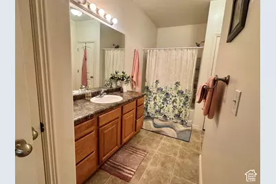 422 E 500 S #UNIT E, Vernal, UT 84078 - Photo 9