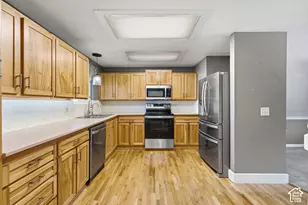 9626 S Flint Dr, Sandy, UT 84094 - Photo 17