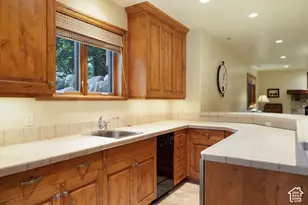 3168 E Bavarian Ct, Sandy, UT 84093 - Photo 31