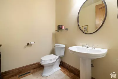 3168 E Bavarian Ct, Sandy, UT 84093 - Photo 11