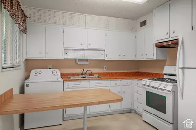 690 N 120 E, Orem, UT 84057 - Photo 11