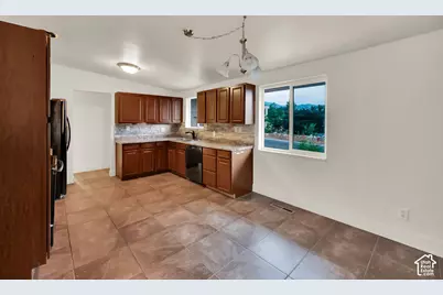 360 E 400 N, Centerville, UT 84014 - Photo 7