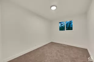360 E 400 N, Centerville, UT 84014 - Photo 17