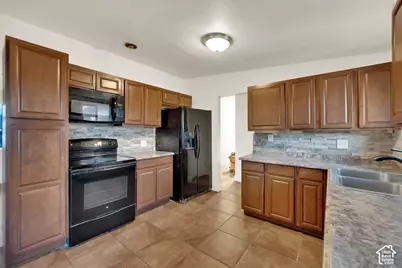 360 E 400 N, Centerville, UT 84014 - Photo 9