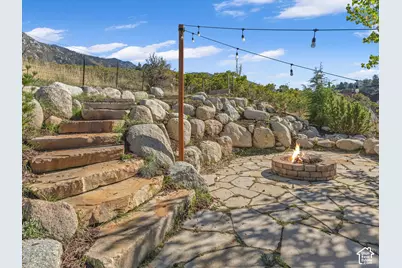 10819 S Lostwood Dr E, Sandy, UT 84092 - Photo 29