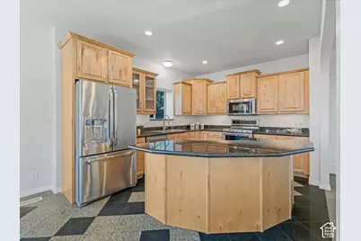 10819 S Lostwood Dr E, Sandy, UT 84092 - Photo 7