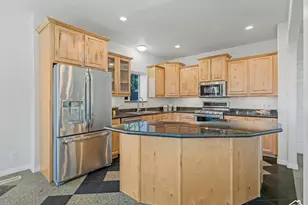 10819 S Lostwood Dr E, Sandy, UT 84092 - Photo 7