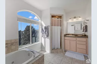 10819 S Lostwood Dr E, Sandy, UT 84092 - Photo 21