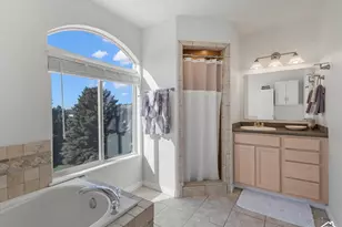 10819 S Lostwood Dr E, Sandy, UT 84092 - Photo 21