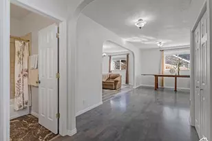 10819 S Lostwood Dr E, Sandy, UT 84092 - Photo 11