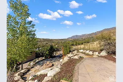 10819 S Lostwood Dr E, Sandy, UT 84092 - Photo 31