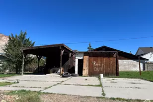 265 Roosevelt St, Helper, UT 84526 - Photo 3