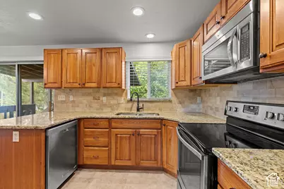 566 N 700 W, Clearfield, UT 84015 - Photo 5