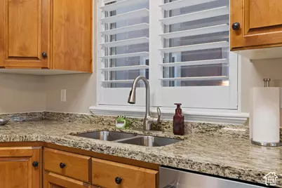 27 W 720 S, Orem, UT 84058 - Photo 17