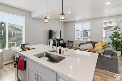 72 E Portico Ln, Saratoga Springs, UT 84045 - Photo 9