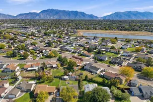 3857 Foxglen, Roy, UT 84067 - Photo 47