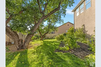 192 E Flicker Dr S, Sandy, UT 84070 - Photo 21