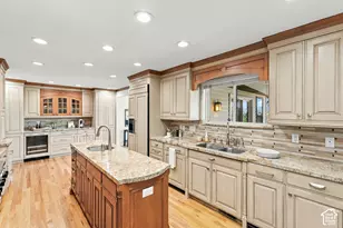 2230 E Sego Lily Dr, Sandy, UT 84092 - Photo 7