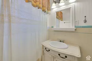 145 S Dawson St, Layton, UT 84041 - Photo 23
