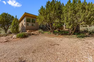 894 W Foothill Dr, Apple Valley, UT 84737 - Photo 3