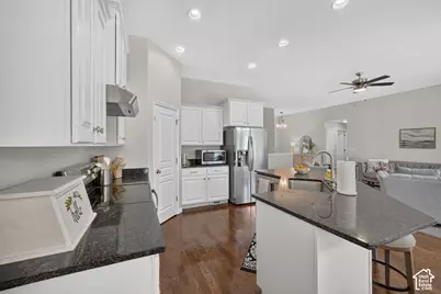 1467 W 2850 S, Syracuse, UT 84075 - Photo 15