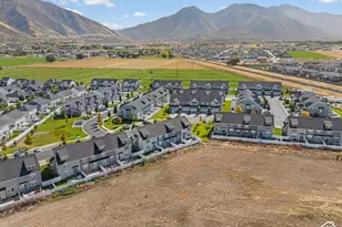 2458 W Townhouse Dr, Mapleton, UT 84664 - Photo 37