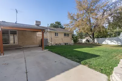 8613 S Vaquero Dr E, Sandy, UT 84094 - Photo 37