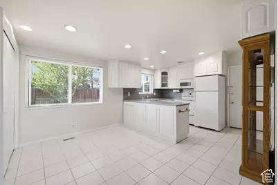3898 S Bonniewood Dr, West Valley, UT 84119 - Photo 7