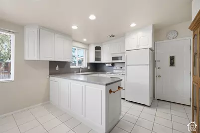3898 S Bonniewood Dr, West Valley, UT 84119 - Photo 9