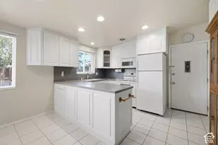 3898 S Bonniewood Dr, West Valley, UT 84119 - Photo 9