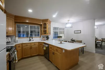 644 E Crestwood Cir N, Bountiful, UT 84010 - Photo 9