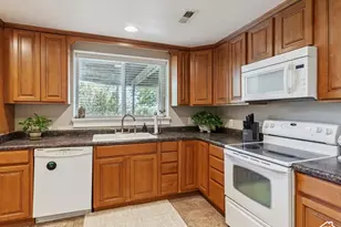 922 S 1760 W, Syracuse, UT 84075 - Photo 19