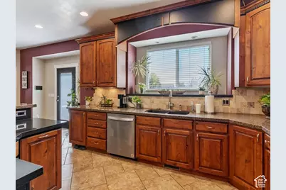 922 S 1760 W, Syracuse, UT 84075 - Photo 17