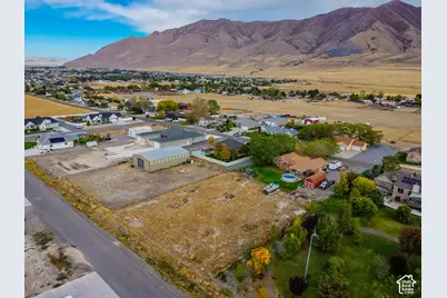 7283 N Adobe Ln, Lake Point, UT 84074 - Photo 9