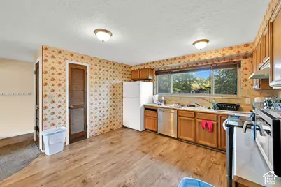 2261 W Ledgewood Dr, Taylorsville, UT 84129 - Photo 7