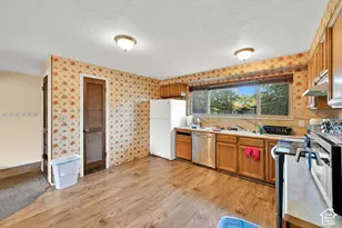 2261 W Ledgewood Dr, Taylorsville, UT 84129 - Photo 7