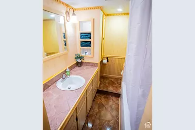4896 S Adams Ave E, South Ogden, UT 84403 - Photo 29