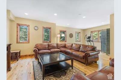 422 S Maryfield Dr, Salt Lake City, UT 84108 - Photo 9