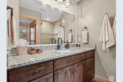 2275 E 6200 S, Holladay, UT 84121 - Photo 49