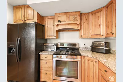 2275 E 6200 S, Holladay, UT 84121 - Photo 17