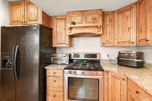 2275 E 6200 S, Holladay, UT 84121 - Photo 17