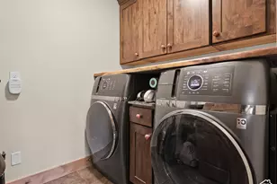 2275 E 6200 S, Holladay, UT 84121 - Photo 27