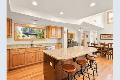 2275 E 6200 S, Holladay, UT 84121 - Photo 15