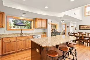 2275 E 6200 S, Holladay, UT 84121 - Photo 15
